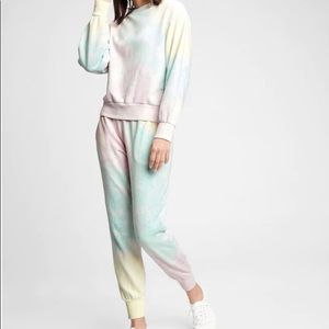 GAP 🌈  Unicorn Tie-Dye jogger set size Small